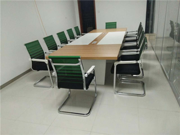 西安（ān）辦公（gōng）桌價格